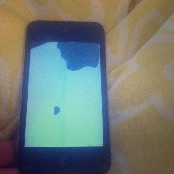 *broken* iPod touch 32gb 3rd generation