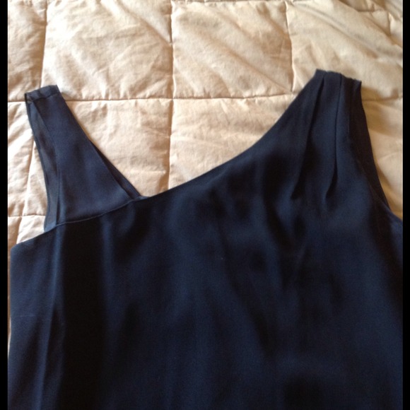 Light dress w shoulder strap detail