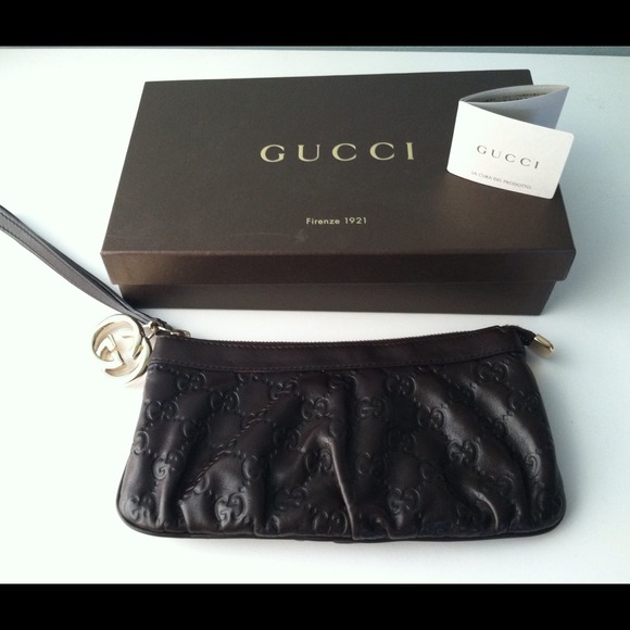 Authentic GUCCI Leather Wristlet. Mint Condition