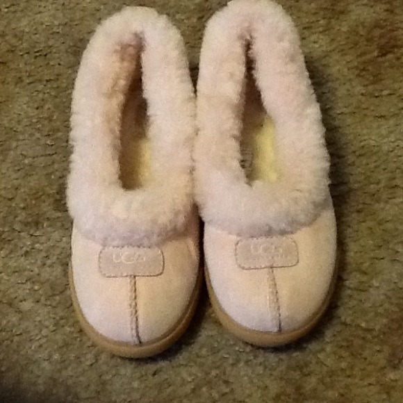 NEW Soft Pink Authentic UGG shoe slippers Size 7