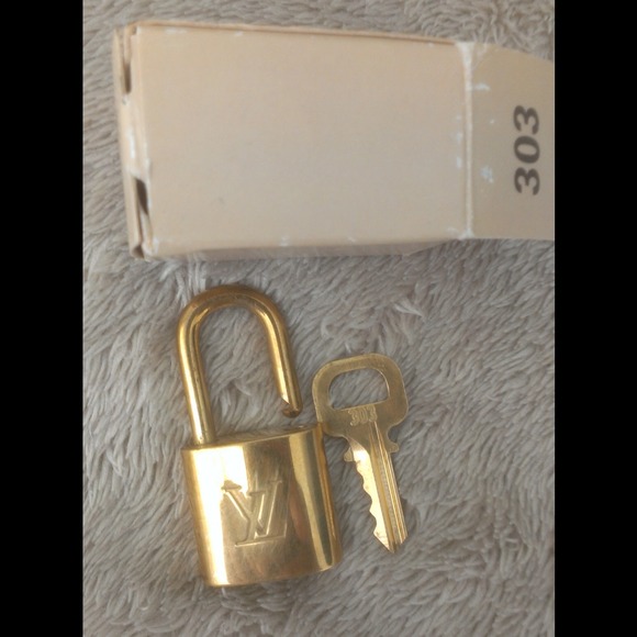 🚫SOLD IN EBAY🚫Louis Vuitton Lock & Key #303