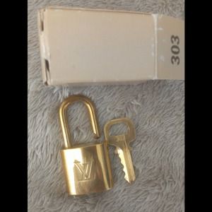🚫SOLD IN EBAY🚫Louis Vuitton Lock & Key #303