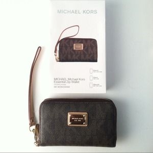 Michael Kors wallet. Mint condition