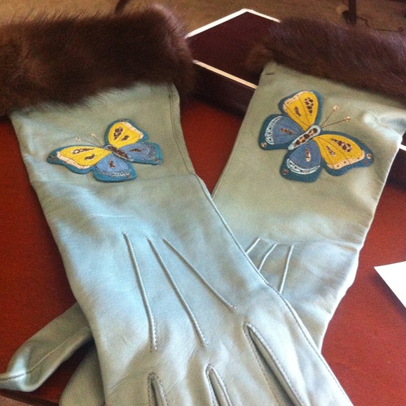 AUTHENTIC- Coach leather gloves with Mink trim.