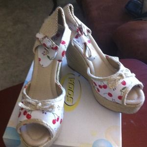 White Cherry Blossom Soda Brand Wedges