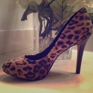 🔅🔅RESERVED IN BUNDLE🔅🔅BCBG Paris Stilettos