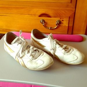 Size 9 Reebok sneakers