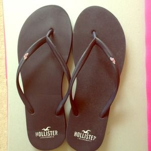 Hollister flip flops
