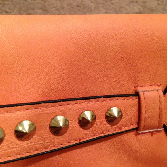 Coral studded big clutch - Picture 3 of 4