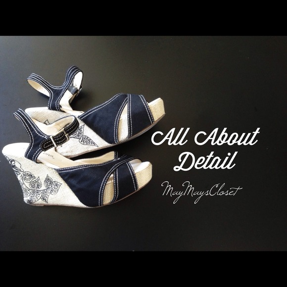 ♦♦♦SOLD in a bundle♦♦♦Black and Cream Embroidered