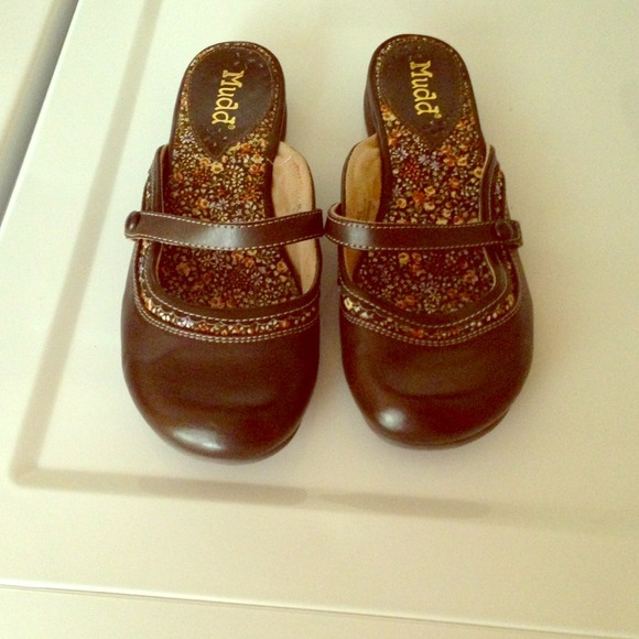 💥SALE💥 Mudd Slip-ons