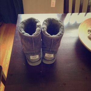 Authentic Ugg classic short in grey