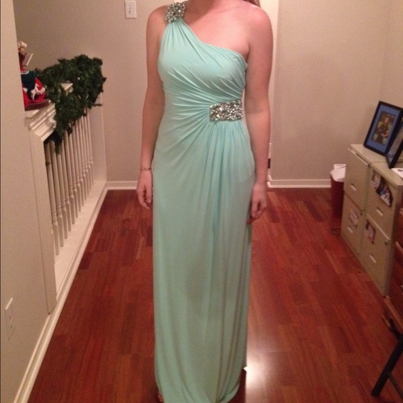 One shoulder mint green Cachè prom dress - Picture 3 of 4