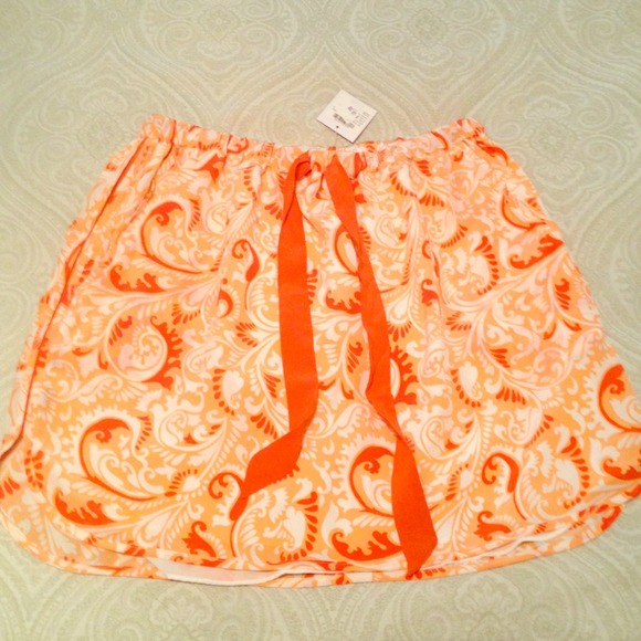 🚫SOLD🚫NWT Club Monaco Silk Skirt