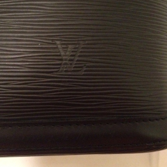 โญ๏ธSOLD Locallyโญ๏ธLouis Vuitton Epi Lussac - Picture 2 of 3
