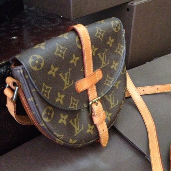 ❌SOLD❌ Host Pick Winner 9/7 💯LV Cross BodyVINTAGE - Picture 1 of 4
