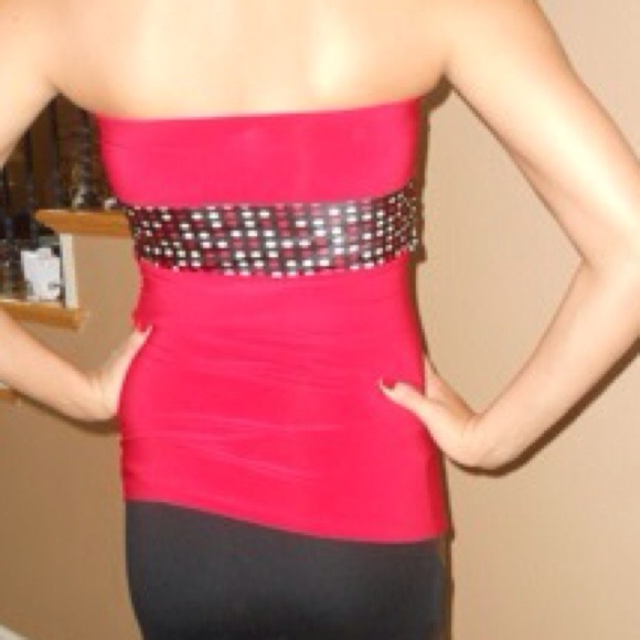 Strapless top in red with polka dot wrap around - Picture 2 of 2