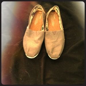 👟Grey Canvas Toms! Never worn! Great Deal!👟