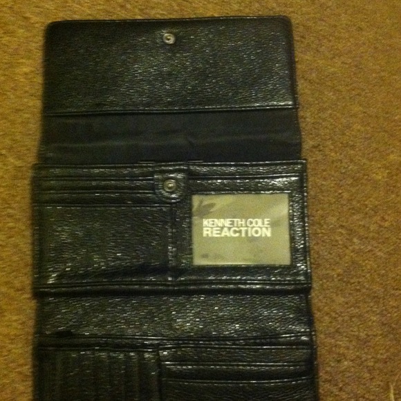 Kenneth Cole wallet - Picture 3 of 3