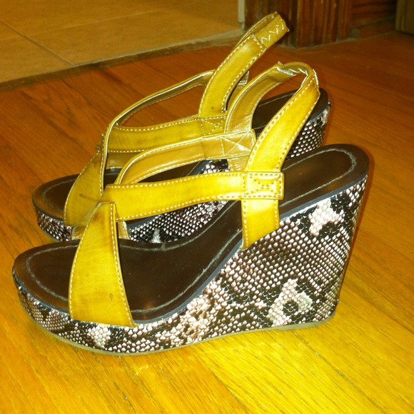 Wedge heels