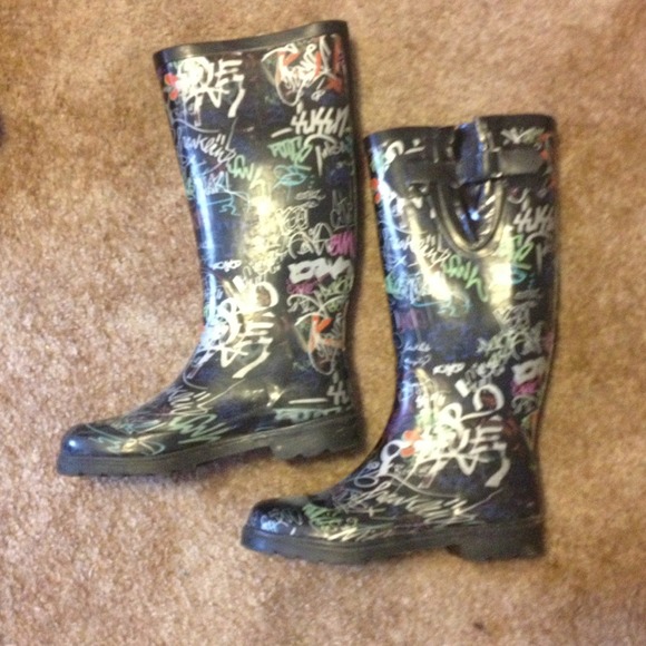 Size 7 black graffiti rain boots