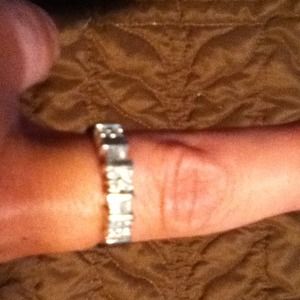 Genuine diamond ring. White gold