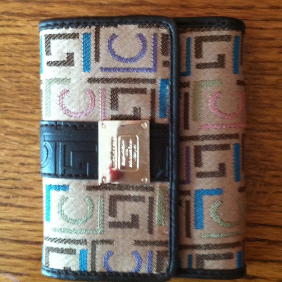 🌺SOLD!🌺Liz Claiborne Trifold Wallet