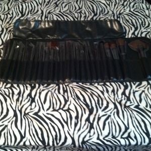 Professional make up brush set