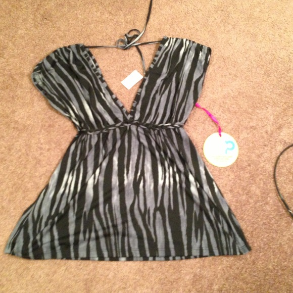 Grey & black zebra top - Picture 1 of 2