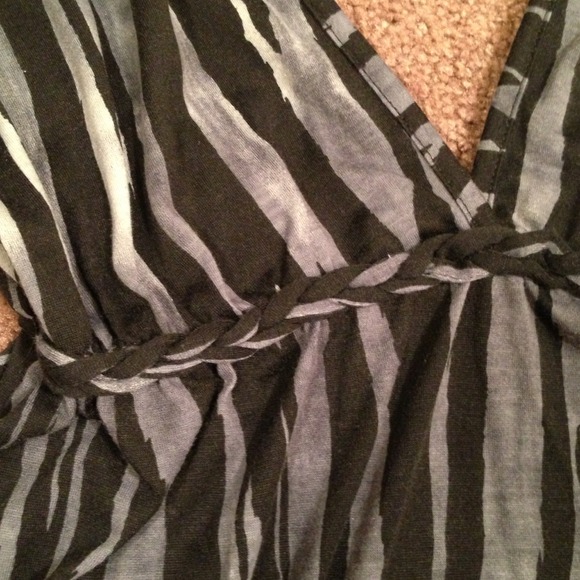 Grey & black zebra top - Picture 2 of 2