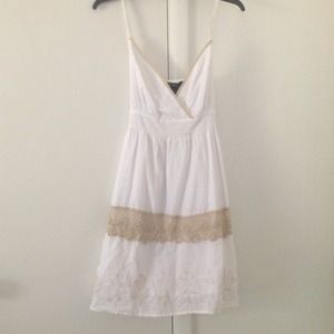 White dress w/ crochet and embroidered accents XL