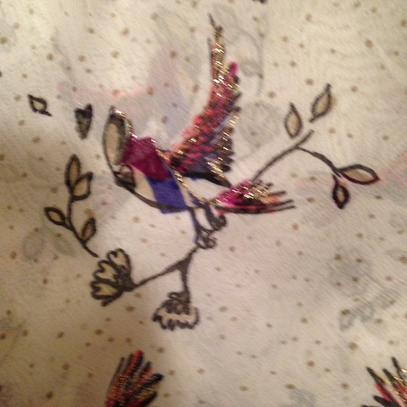 Cute white flowy top - Picture 2 of 2