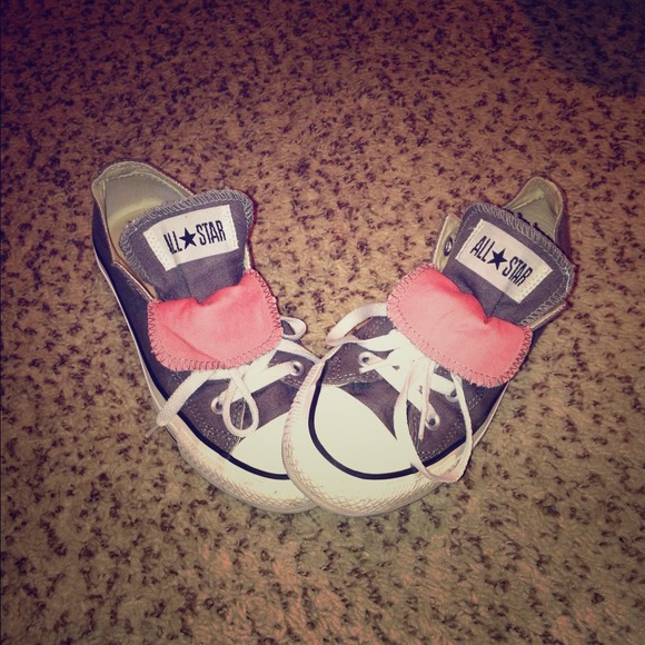 ❌Sold❌🎀Grey with pink tongue converse chucks 🎀