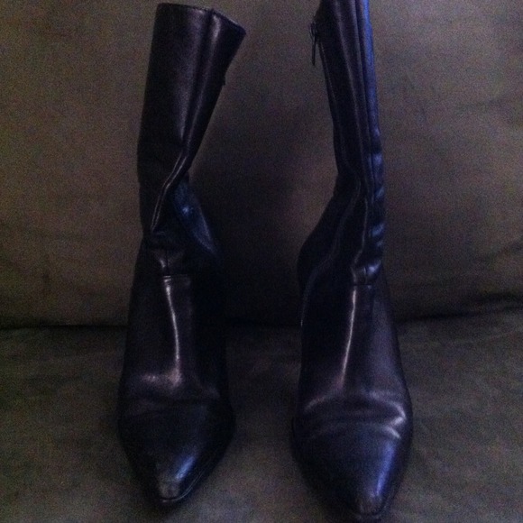 Shoes - Picture 2 of 3