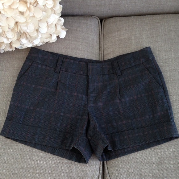 ✨Reduced✨F21 Grey cuffed shorts