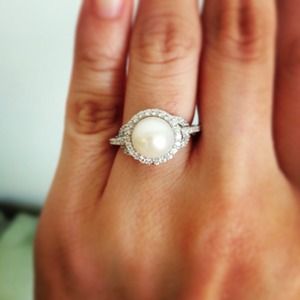 *Sharing* Diamond Fresh Water White Pearl Ring