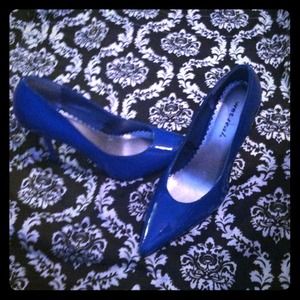 Navy blue heels 👠