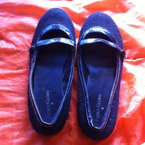 Size 8 black flats.