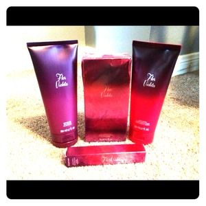 Flor Voileta series from Avon