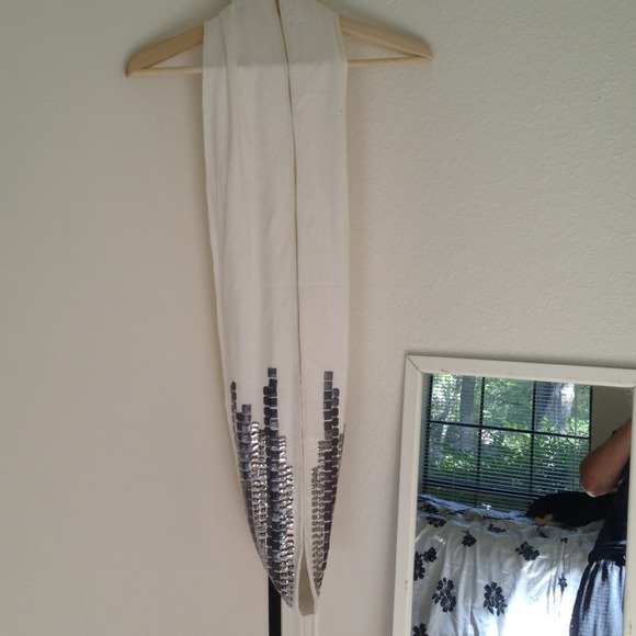 ❌SOLD ❌Loop/Infinity Scarf - Picture 2 of 3