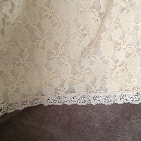 Lace top - Picture 2 of 4