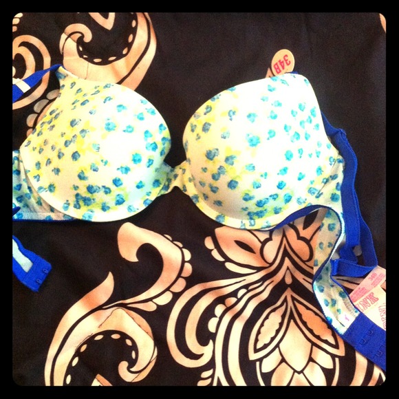 NWT Victoria secret Bra 34B
