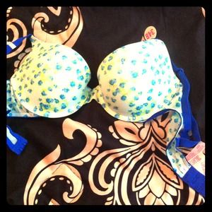 NWT Victoria secret Bra 34B