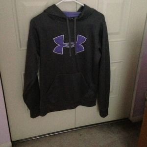 Pull over under armour hoodie