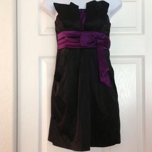 💜 Black dress w purple bow in front! 💜
