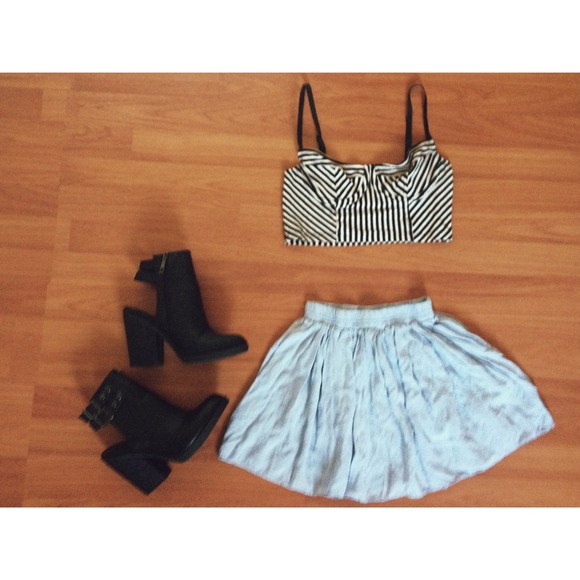 Brandy Melville Dresses & Skirts - 🔴SOLD🔴Brandy Melville Luma Skirt