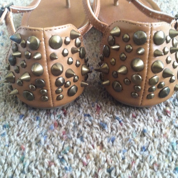 Vera Wang gladiator sandals - Picture 2 of 3