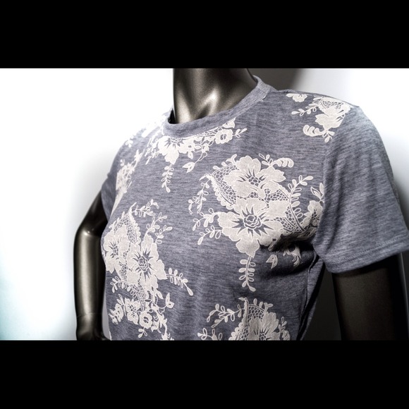 Floral patch top - Picture 2 of 2