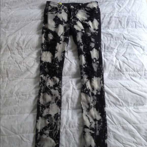 Stretchy bleached destroyed rocker jeans