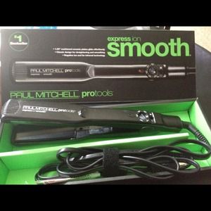 Paul Mitchell Express Ion 1.25" smoothing iron